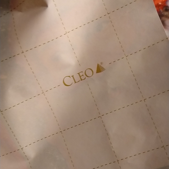 Vintage Christmas Wrapping Paper - Picture 6 of 10